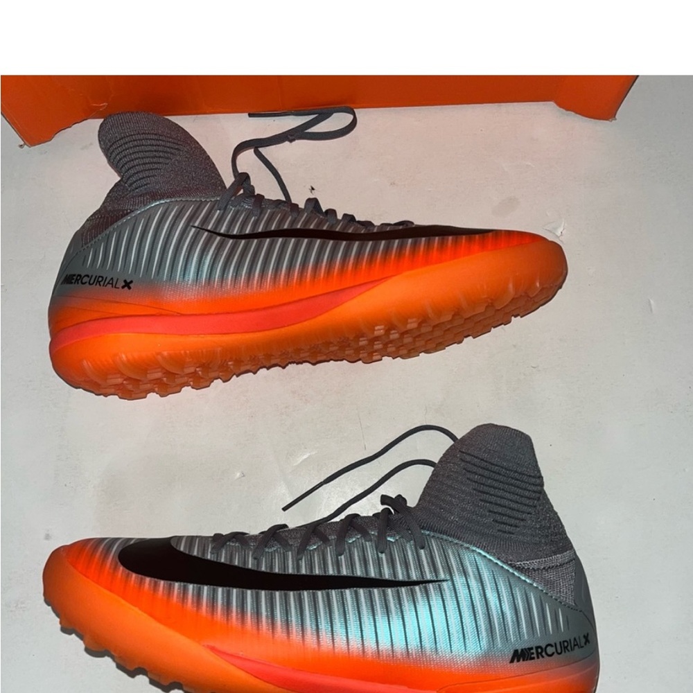 Size 5 never worn I got the wrong size